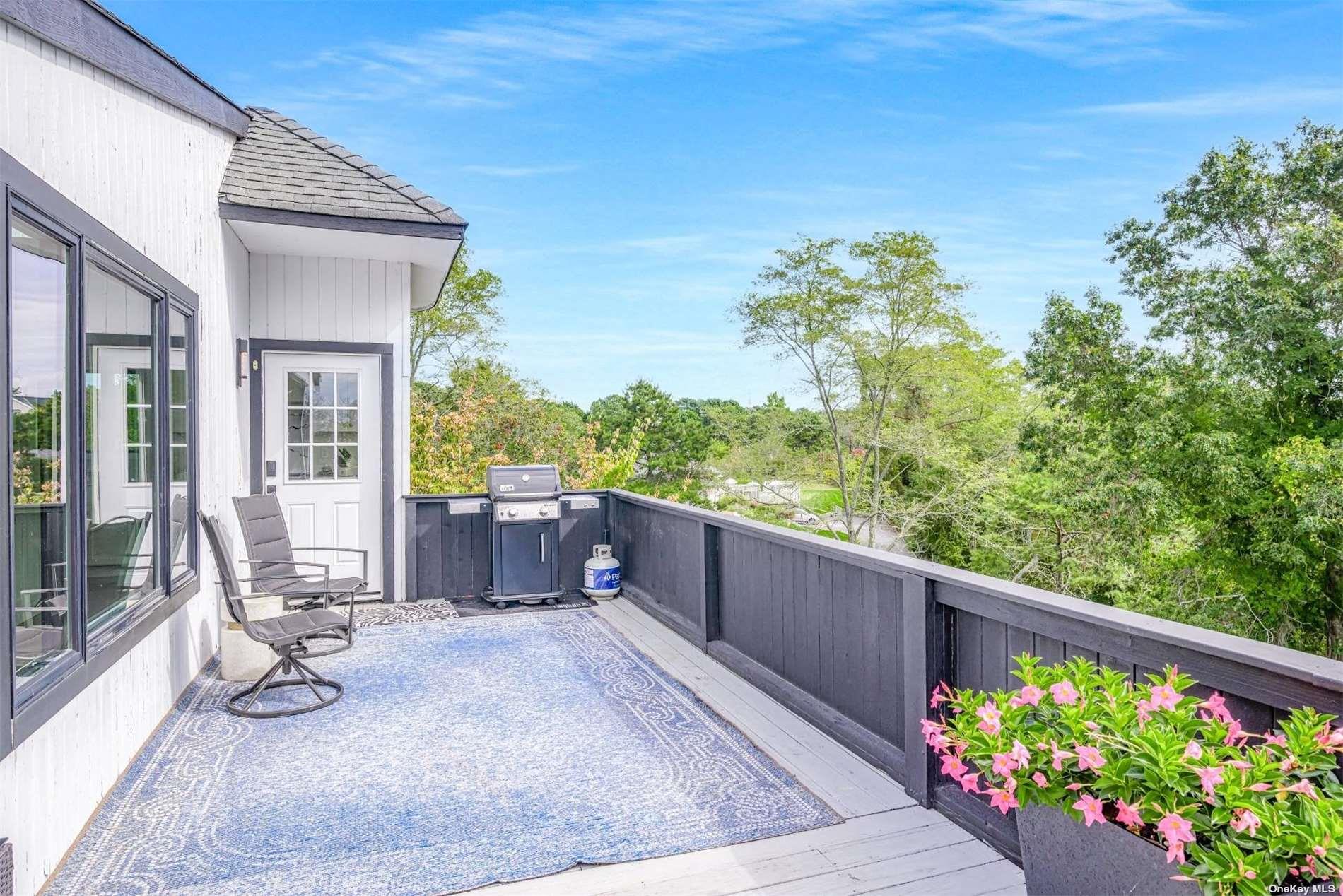 15 Mcgregor Drive, Southampton, NY 11968