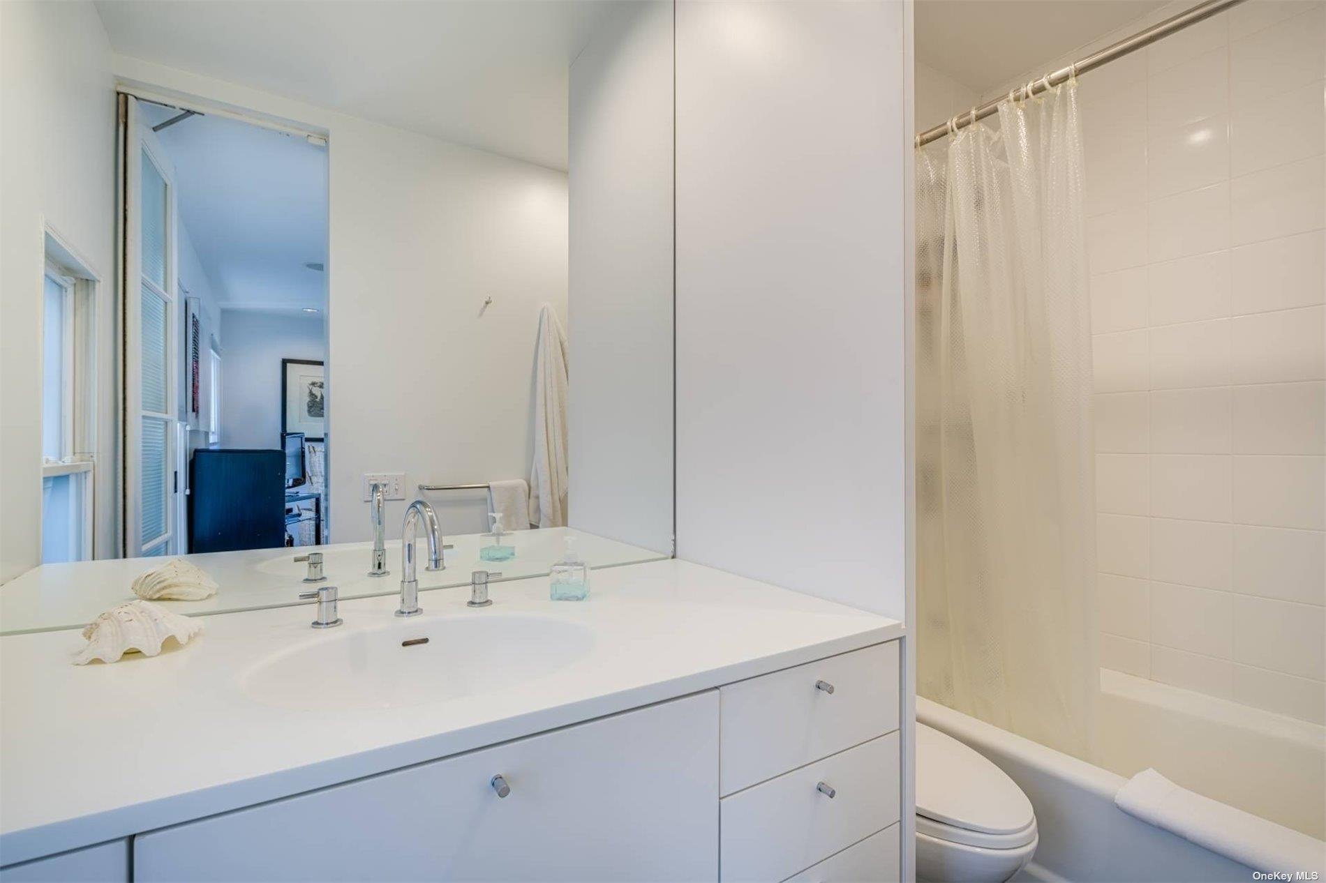 138 Coopers Farm Road, Southampton, NY 11968