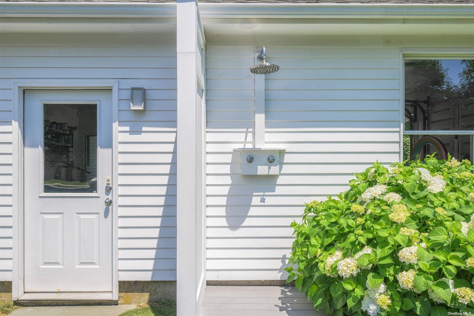 138 Coopers Farm Road, Southampton, NY 11968