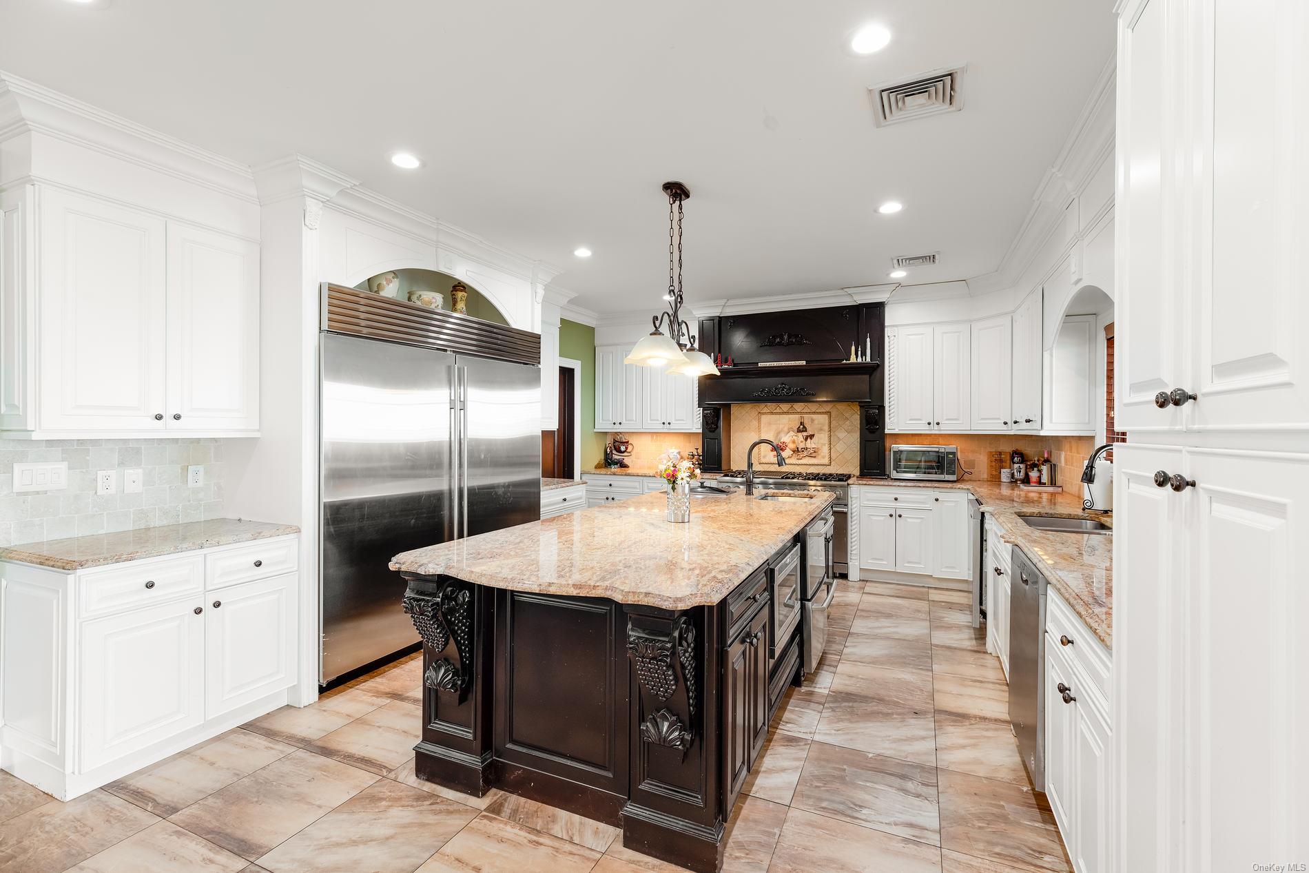 130 Wagstaff Lane, West Islip, NY 11795