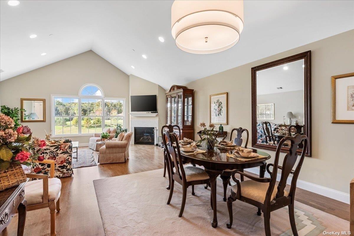 35 Steven Circle # 35, Dix Hills, NY 11746