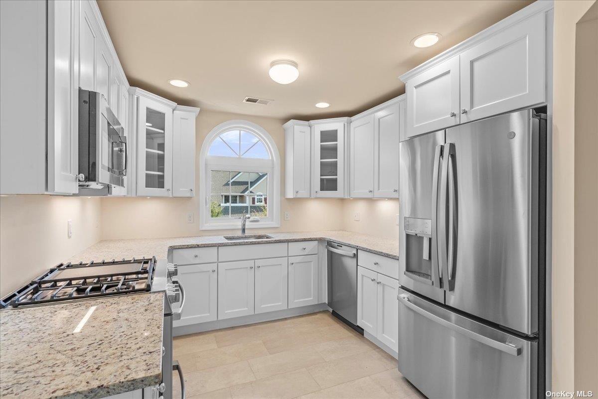 35 Steven Circle # 35, Dix Hills, NY 11746