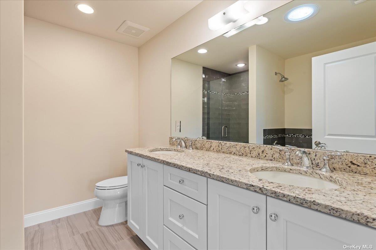 35 Steven Circle # 35, Dix Hills, NY 11746