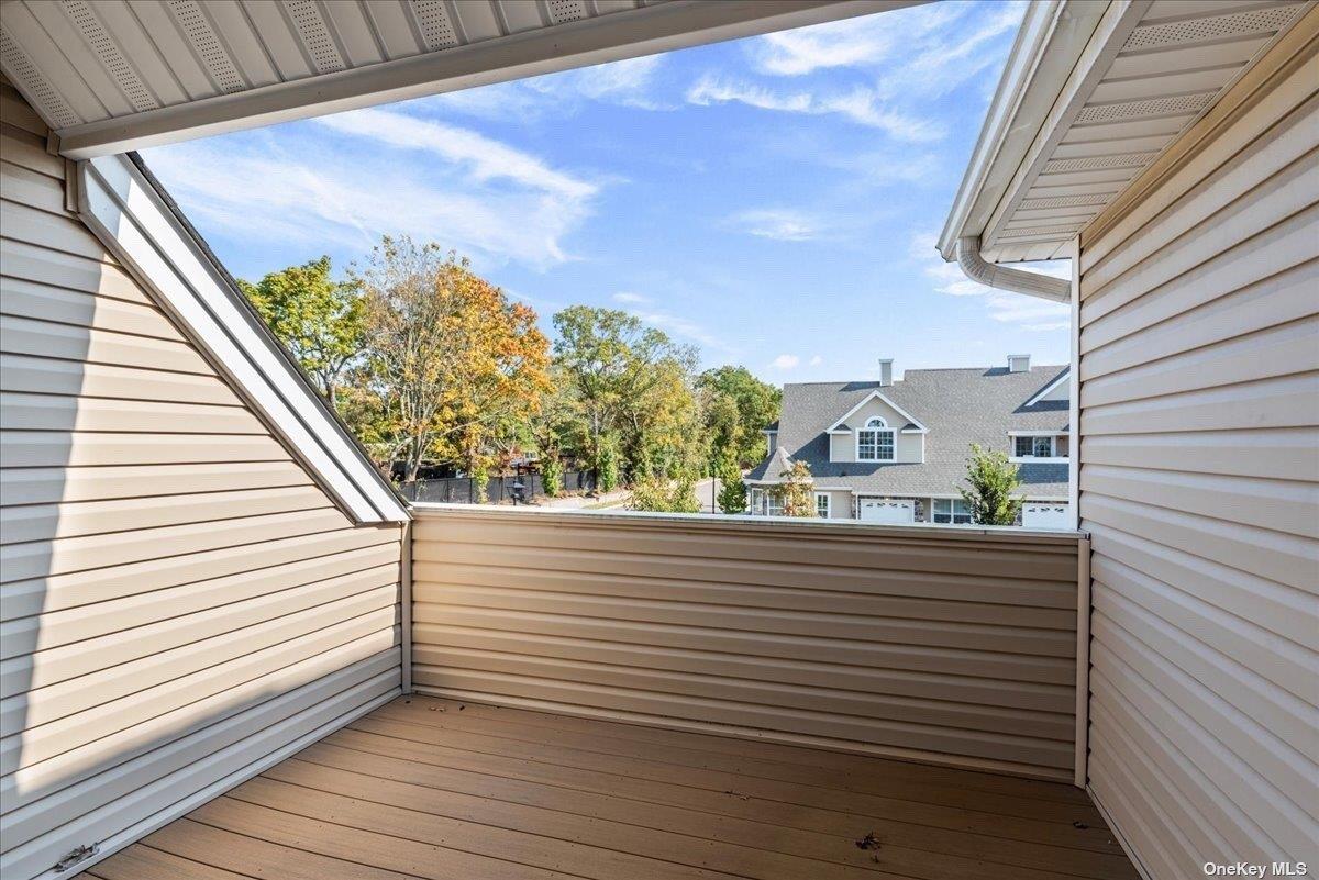 35 Steven Circle # 35, Dix Hills, NY 11746