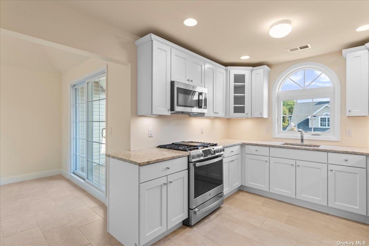 35 Steven Circle # 35, Dix Hills, NY 11746