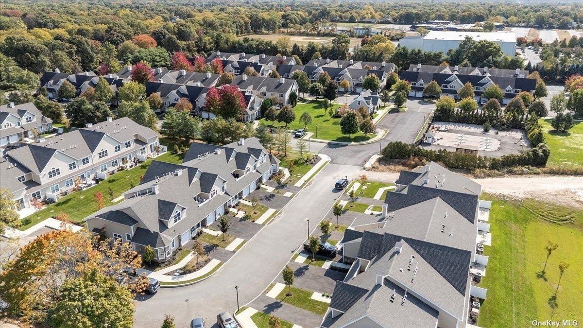 35 Steven Circle # 35, Dix Hills, NY 11746