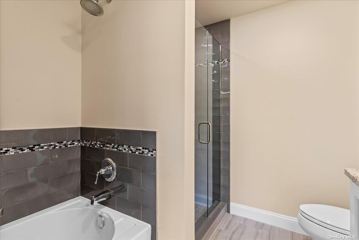 35 Steven Circle # 35, Dix Hills, NY 11746