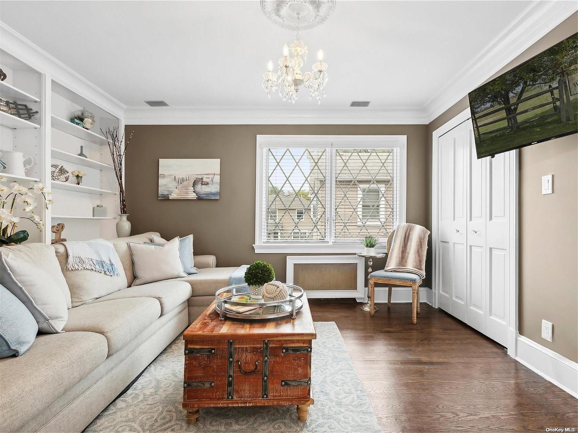 38 Royal Court, Rockville Centre, NY 11570