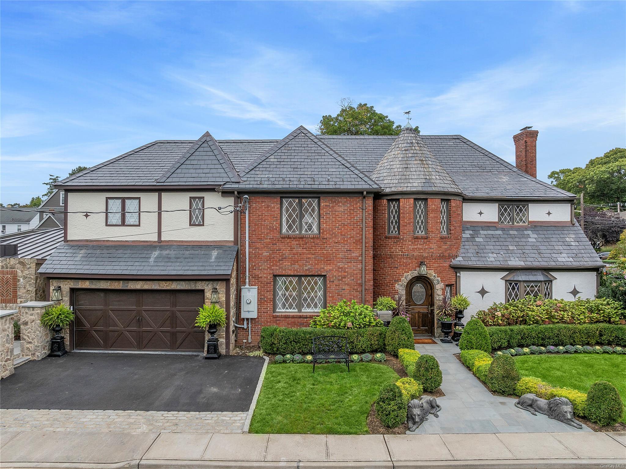 38 Royal Court, Rockville Centre, NY 11570
