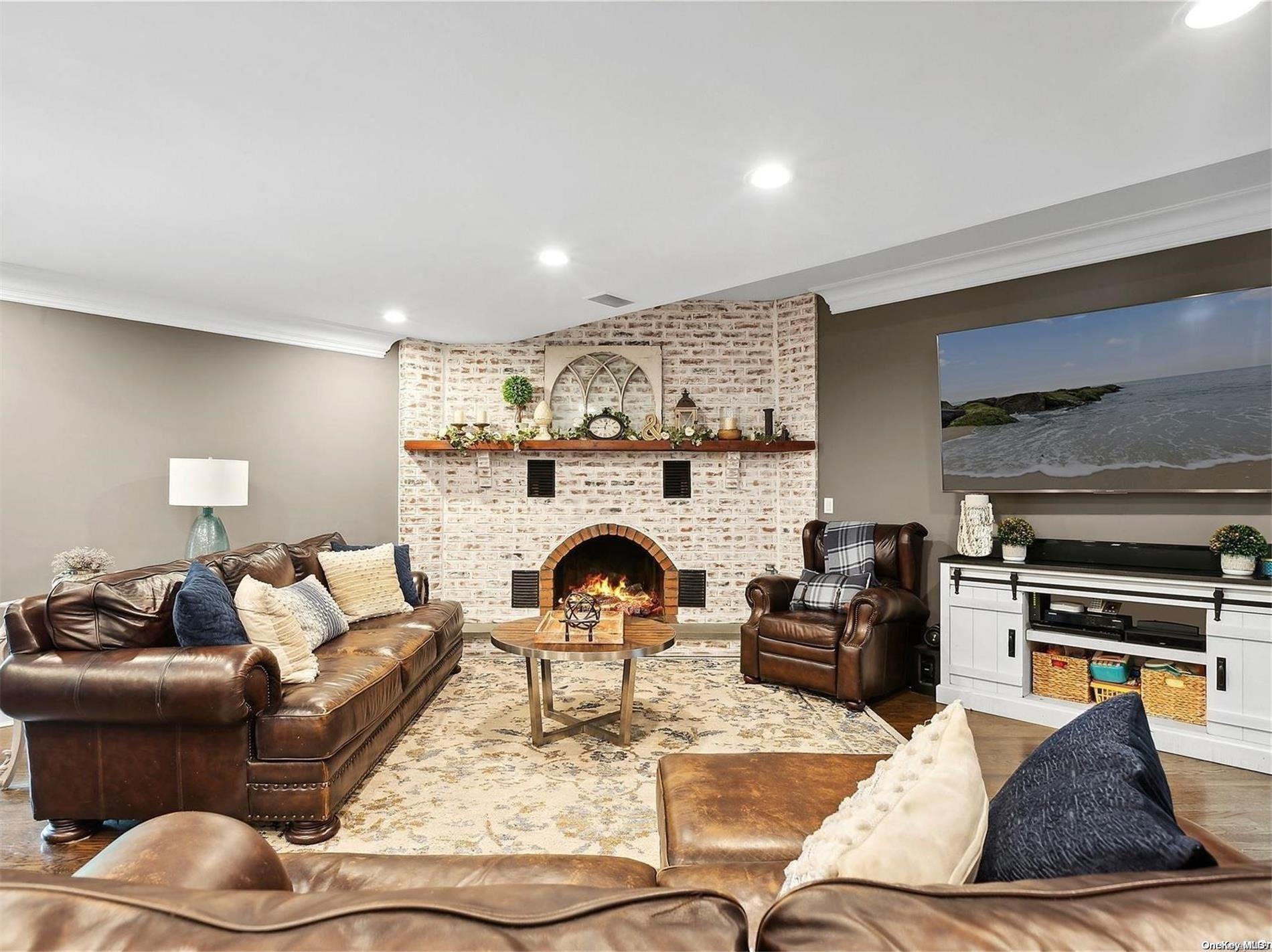 38 Royal Court, Rockville Centre, NY 11570