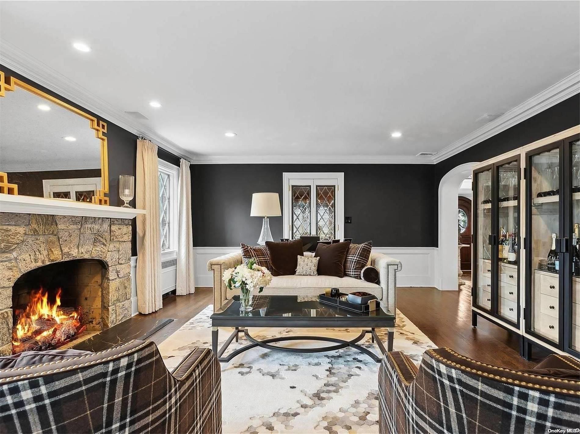 38 Royal Court, Rockville Centre, NY 11570