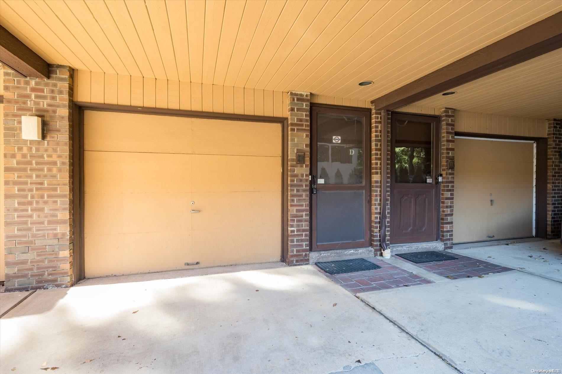 27 Bond Street # D, Great Neck, NY 11021