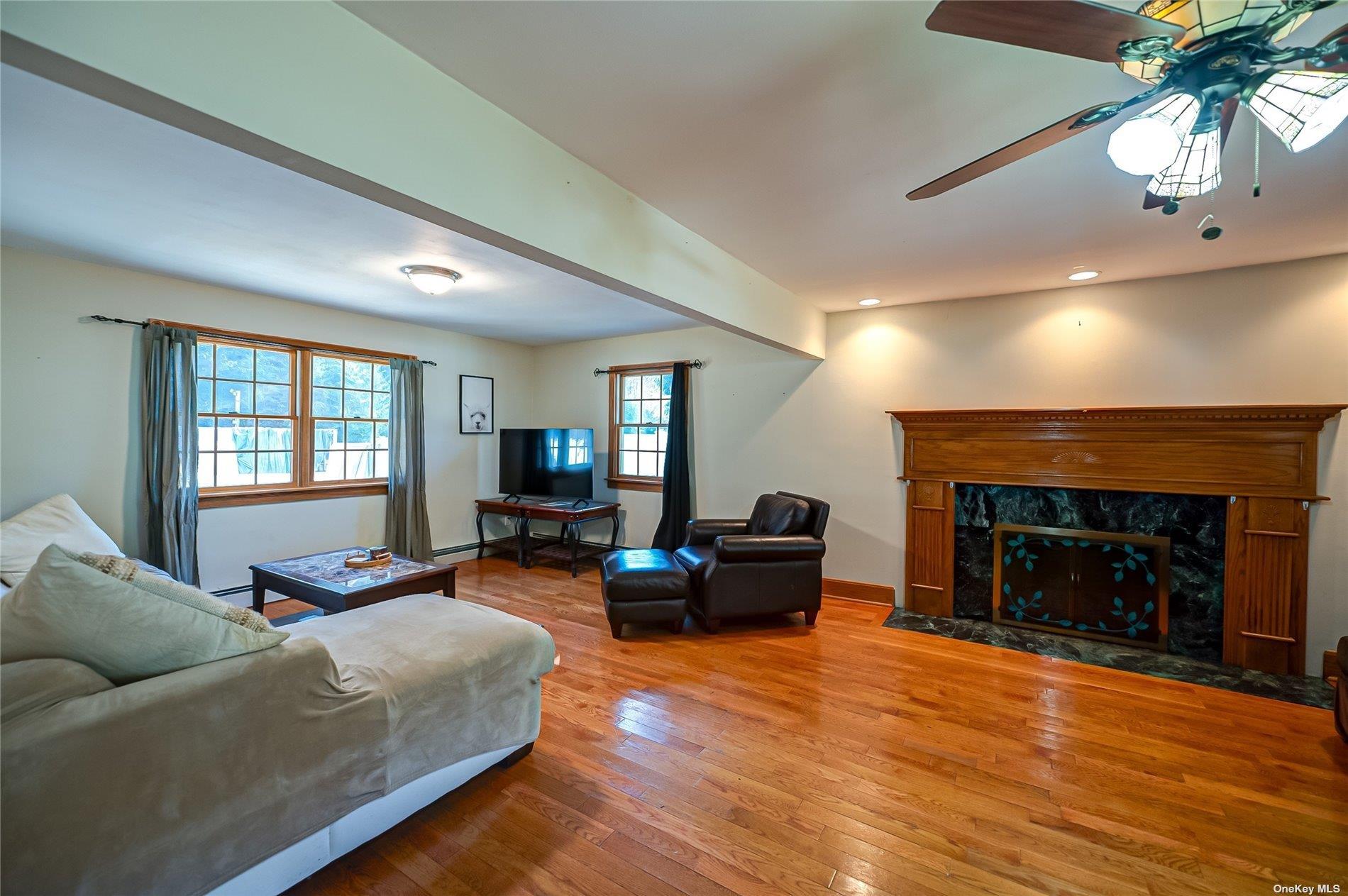 43 Hollins Lane, East Islip, NY 11730