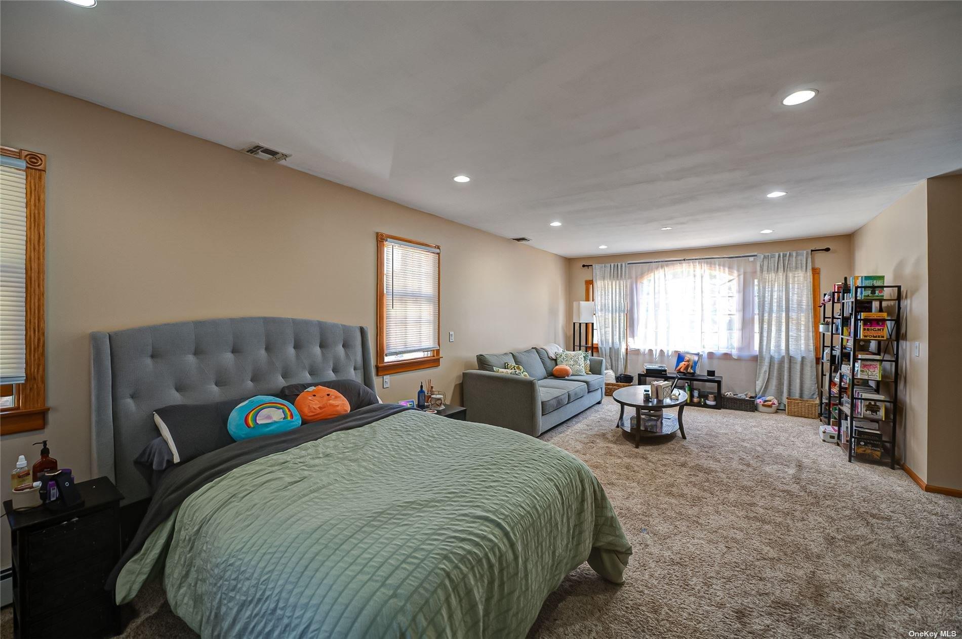 43 Hollins Lane, East Islip, NY 11730