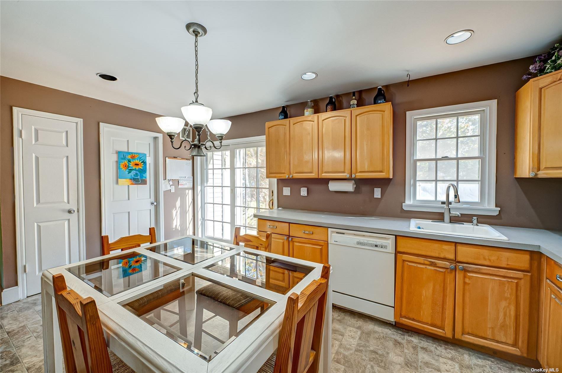 43 Hollins Lane, East Islip, NY 11730