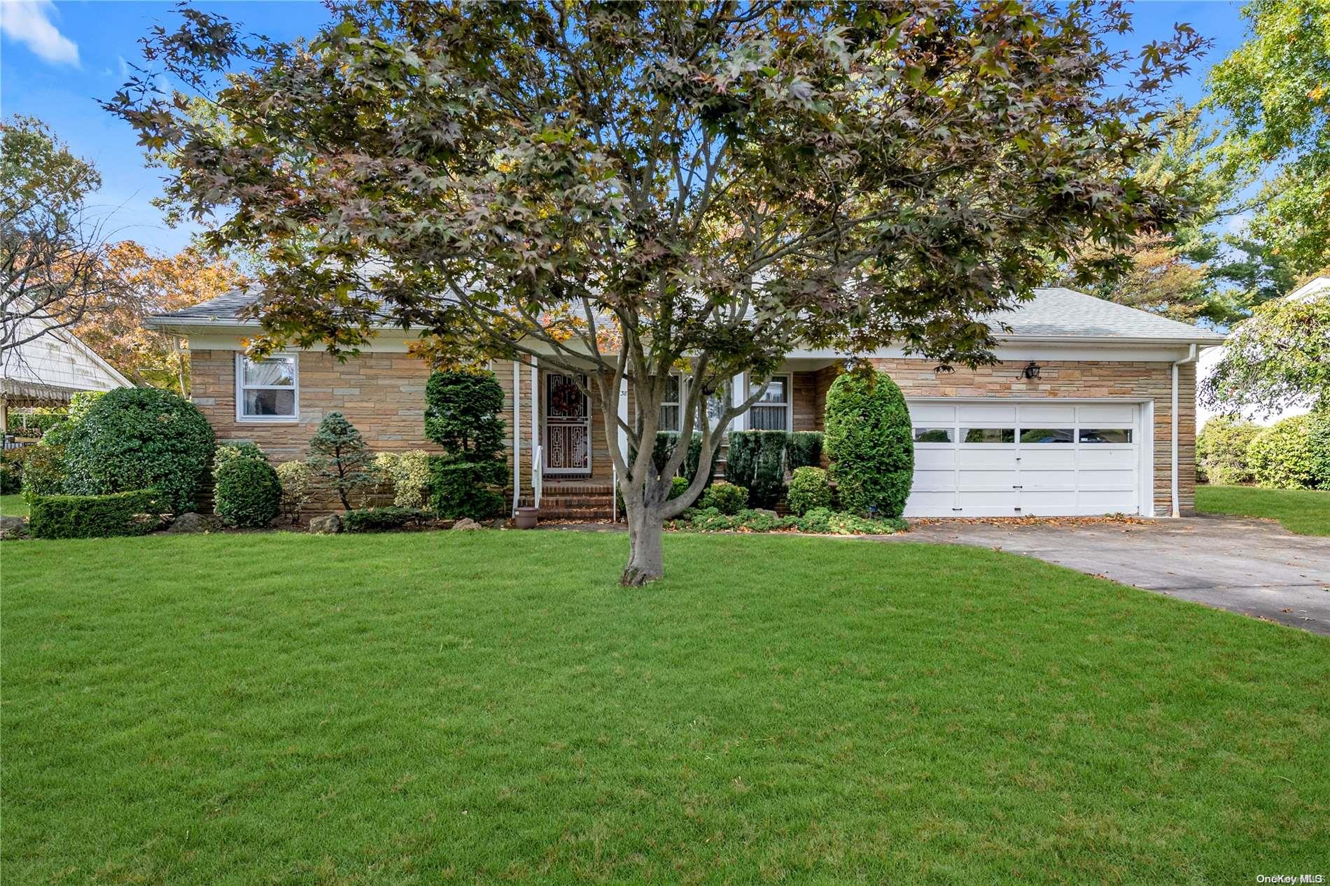 138 Hayes Street, Garden City, NY 11530