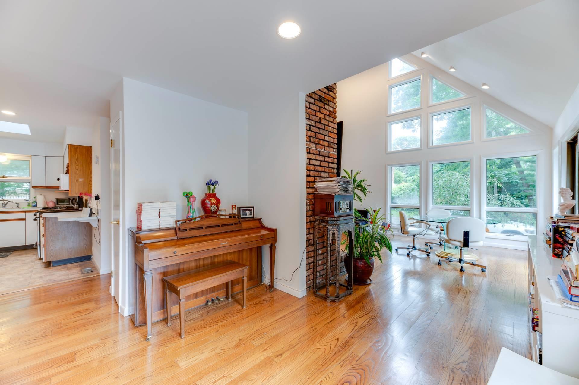 15 6th Street, East Hampton, NY 11937