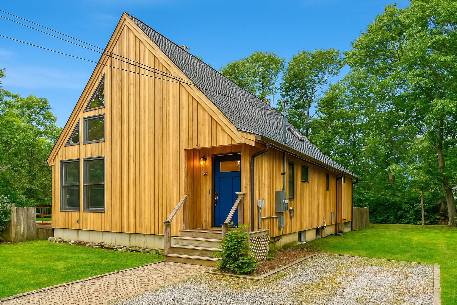 15 6th Street, East Hampton, NY 11937