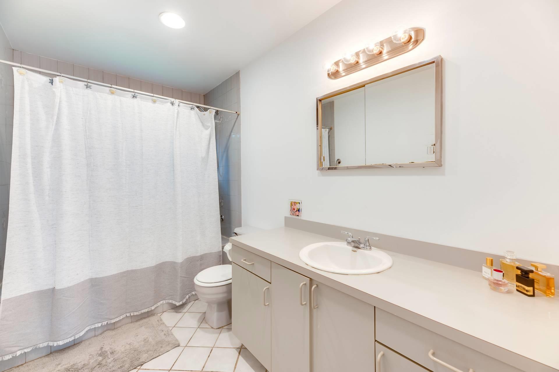 15 6th Street, East Hampton, NY 11937