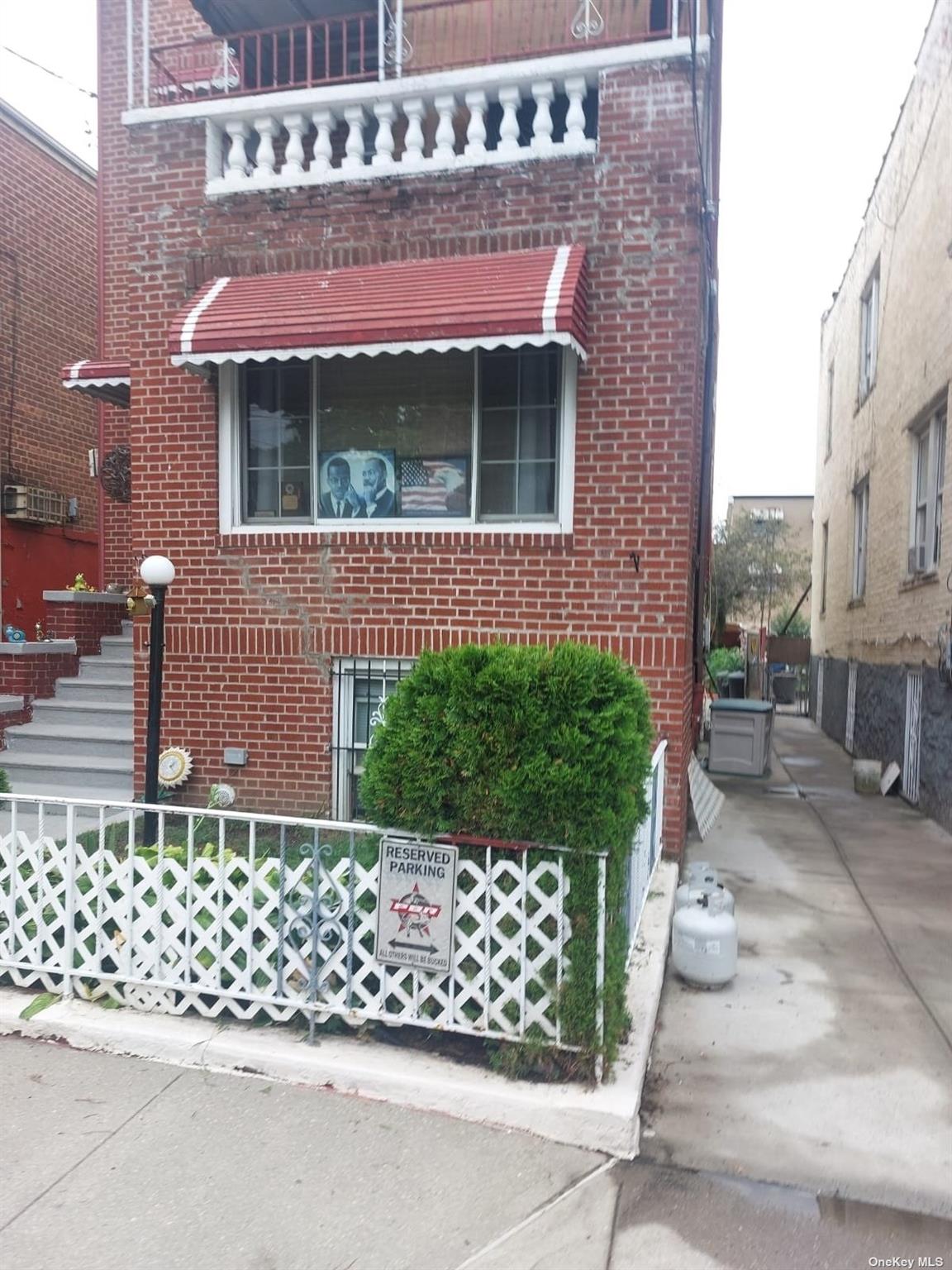 967 E 225th Street, Bronx, NY 10466