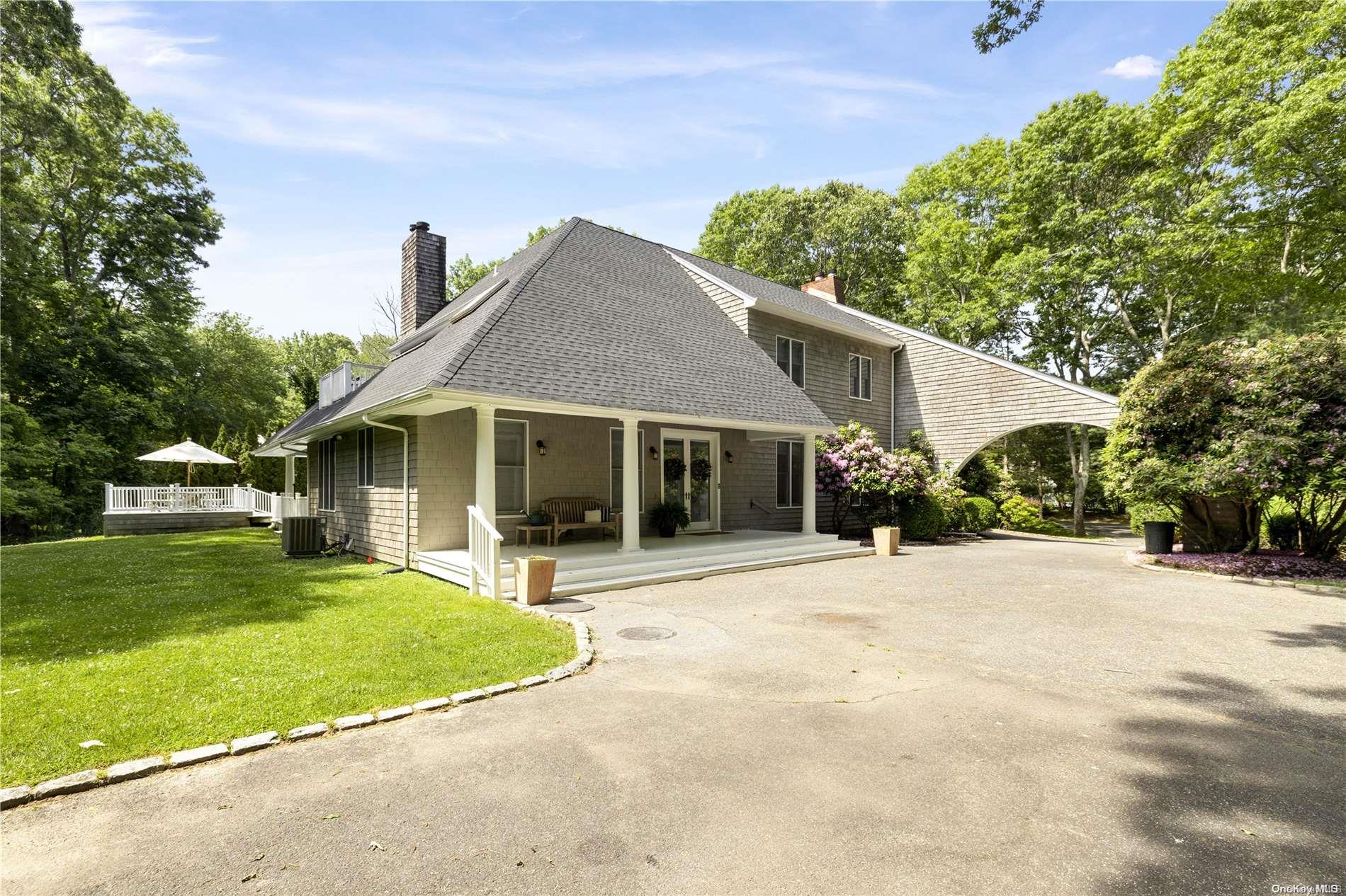 25 Deerwood Path, Sag Harbor, NY 11963