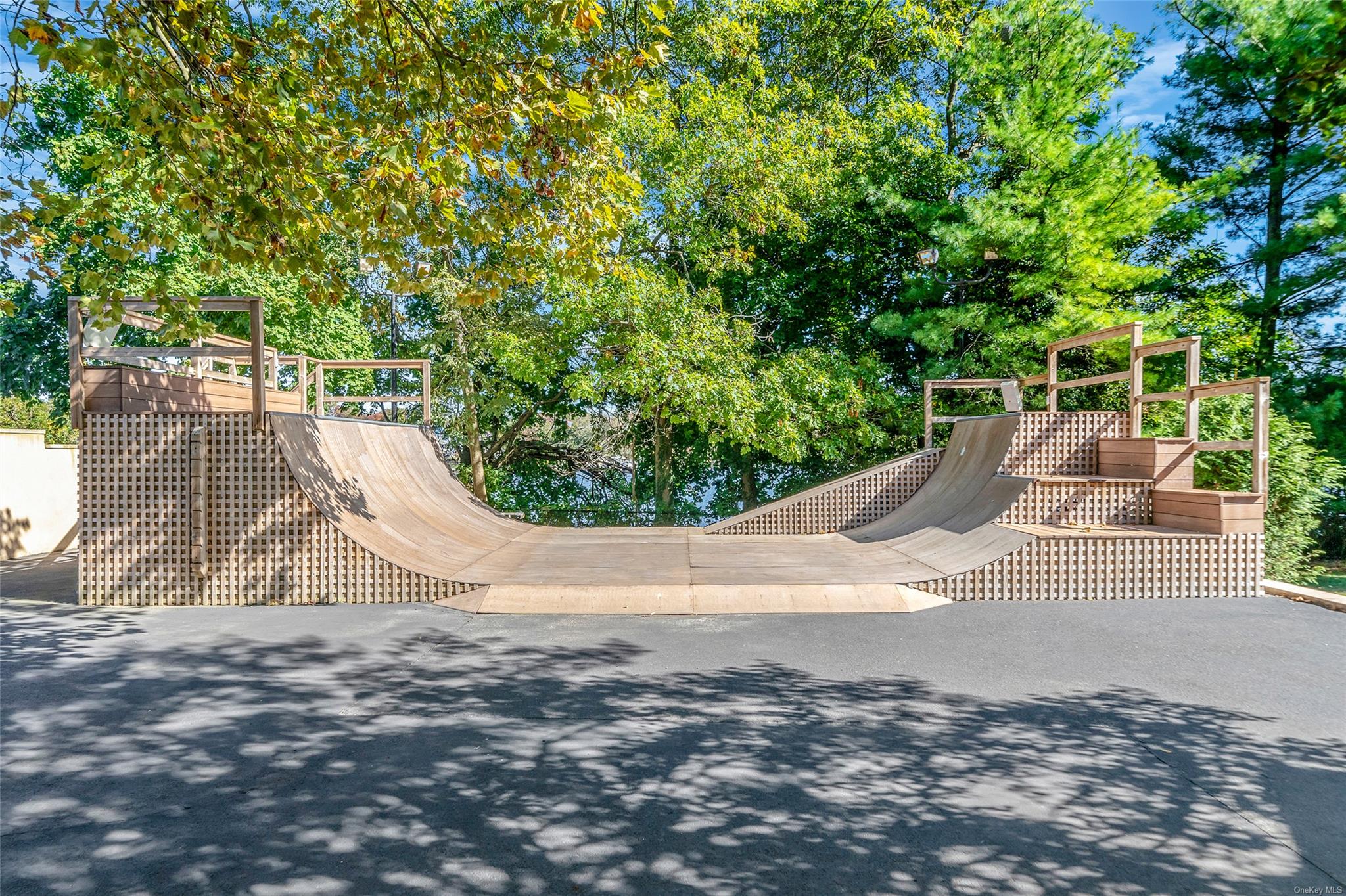 300 Maple Street, Islip, NY 11751