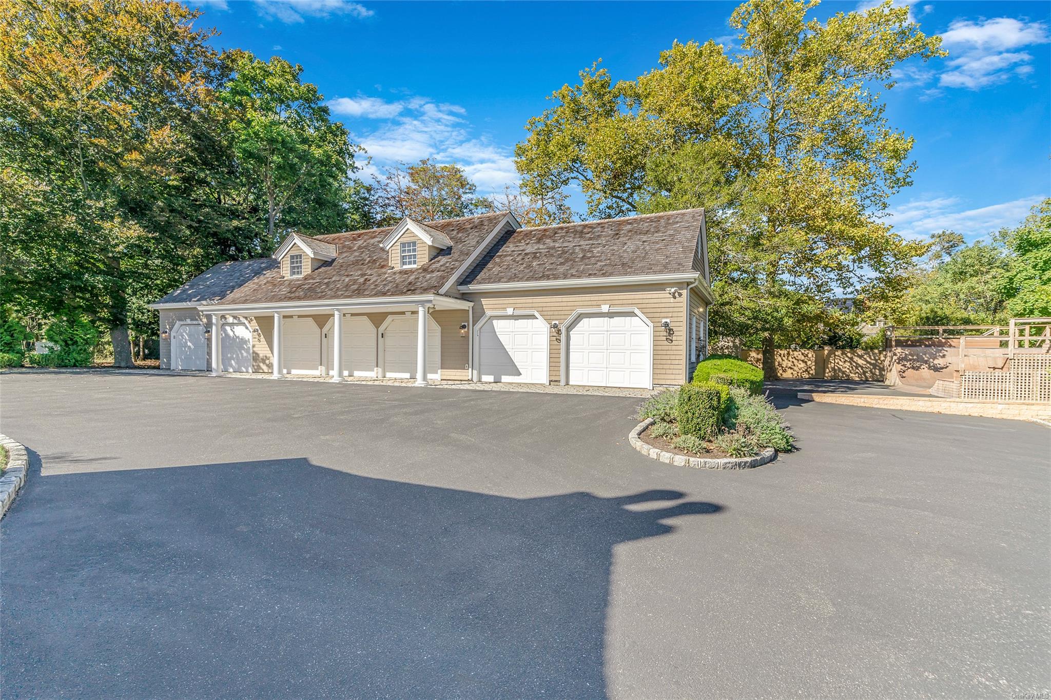 300 Maple Street, Islip, NY 11751