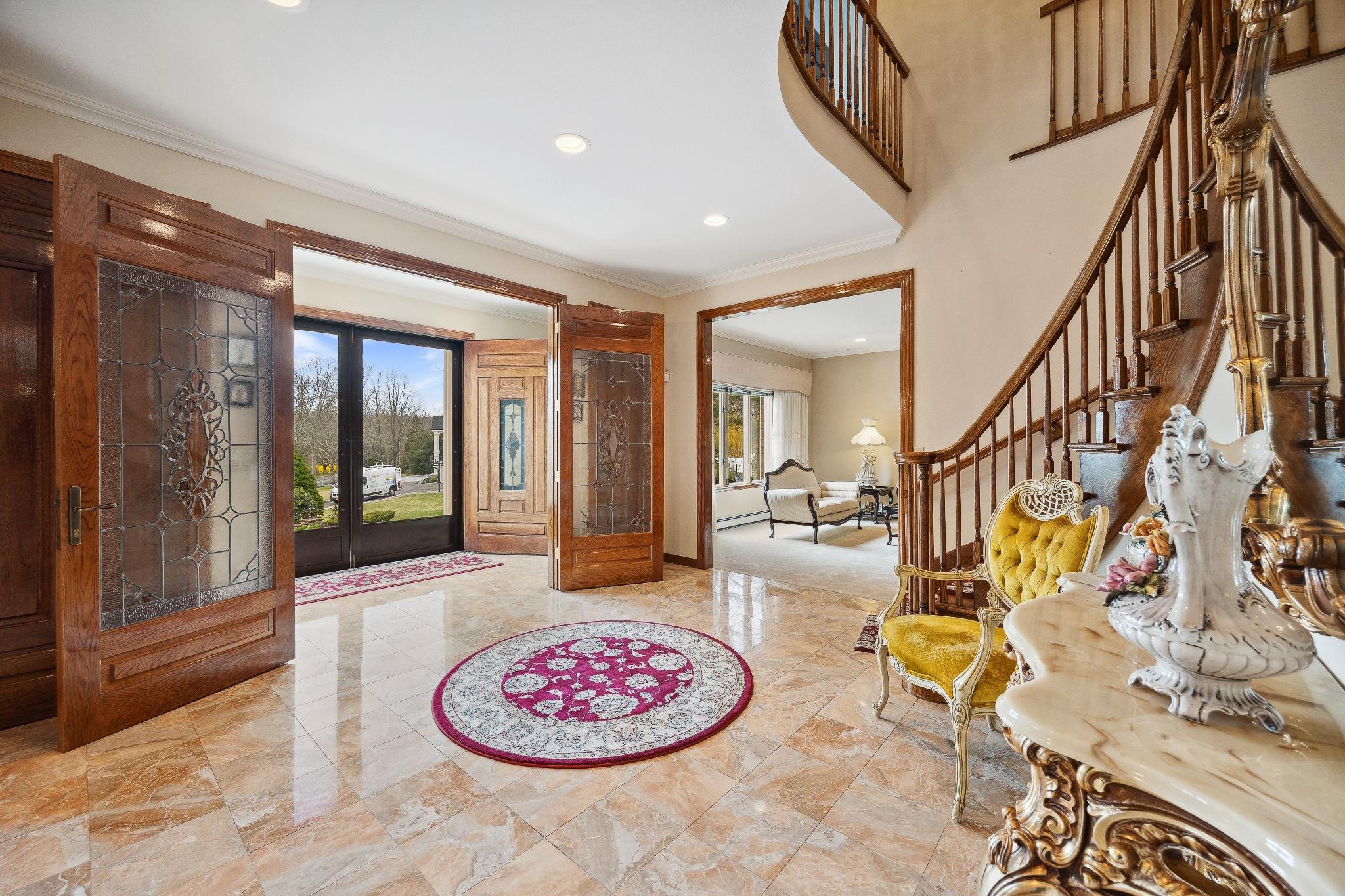 6 Heather Court, Dix Hills, NY 11746