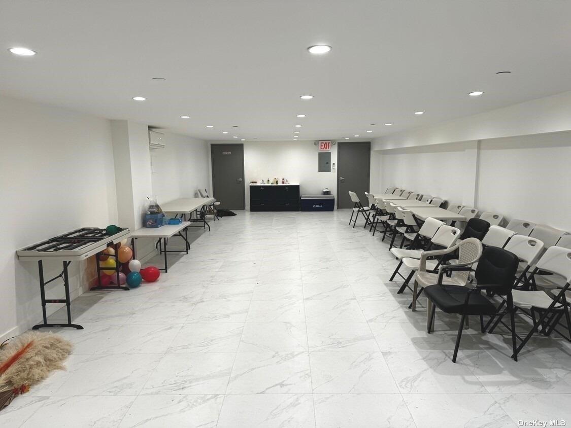 65-27 Roosevelt Avenue, Woodside, NY 11377