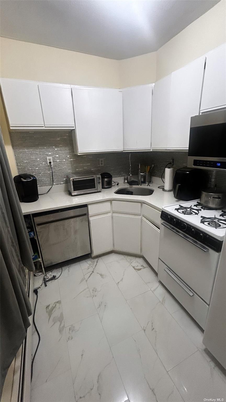 55 Tulip Ave. Avenue # 6-3, Floral Park, NY 11001