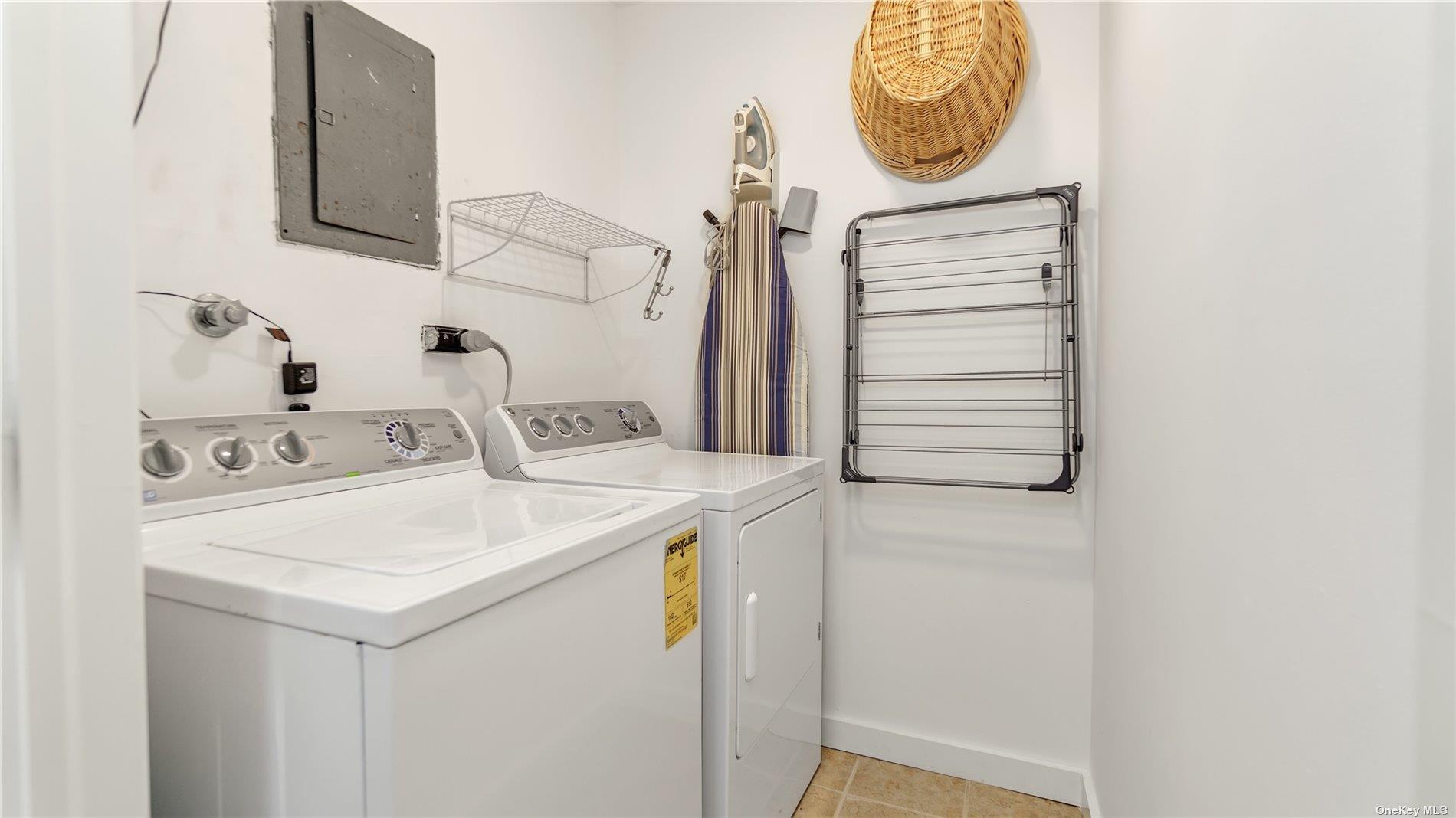 19 Rogers Lane, Remsenburg, NY 11960