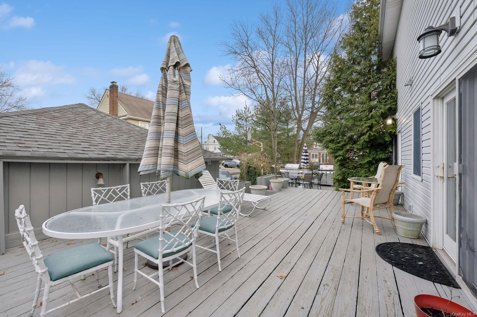 32 Harvard Avenue, Hewlett, NY 11557