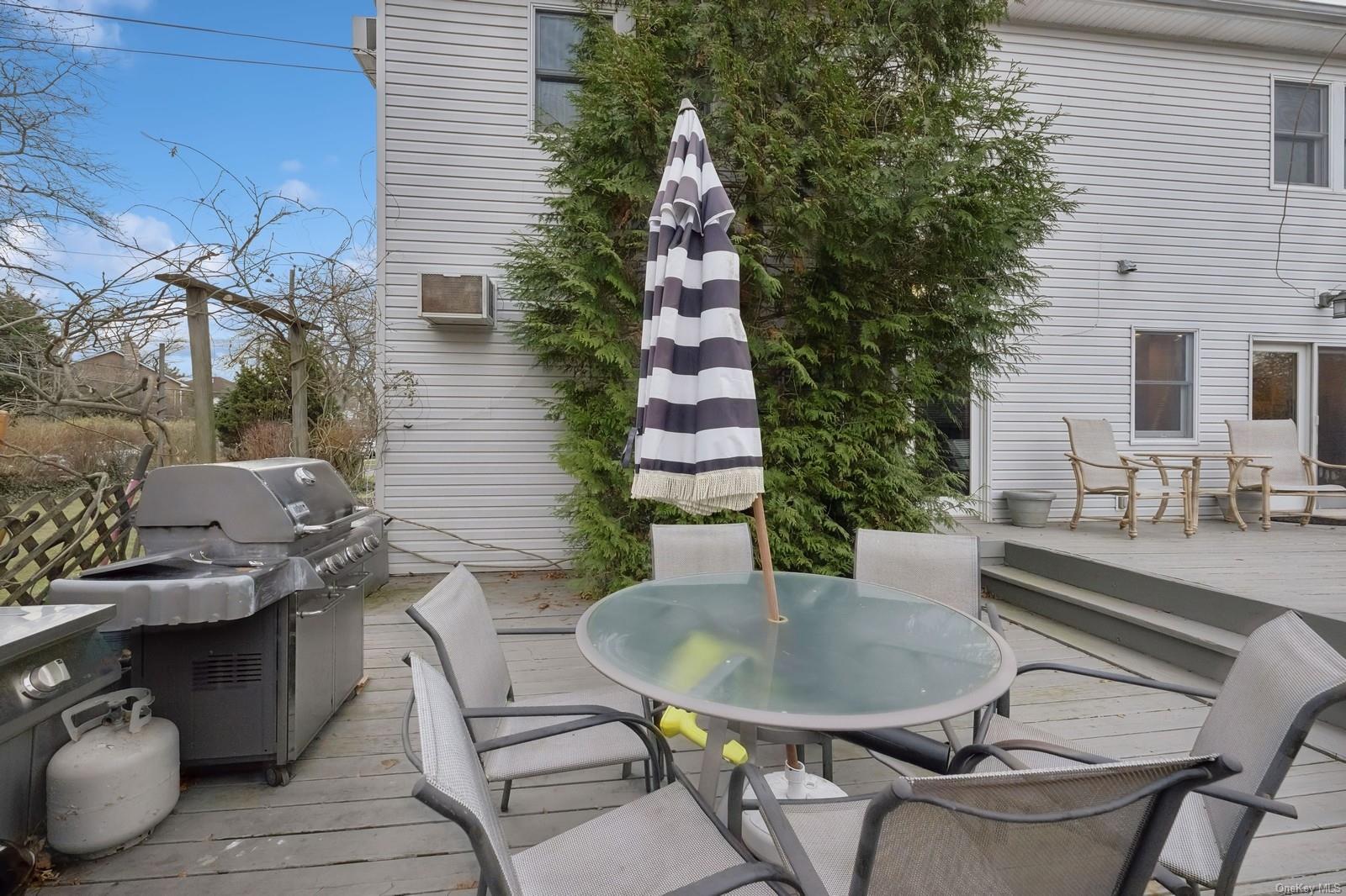 32 Harvard Avenue, Hewlett, NY 11557