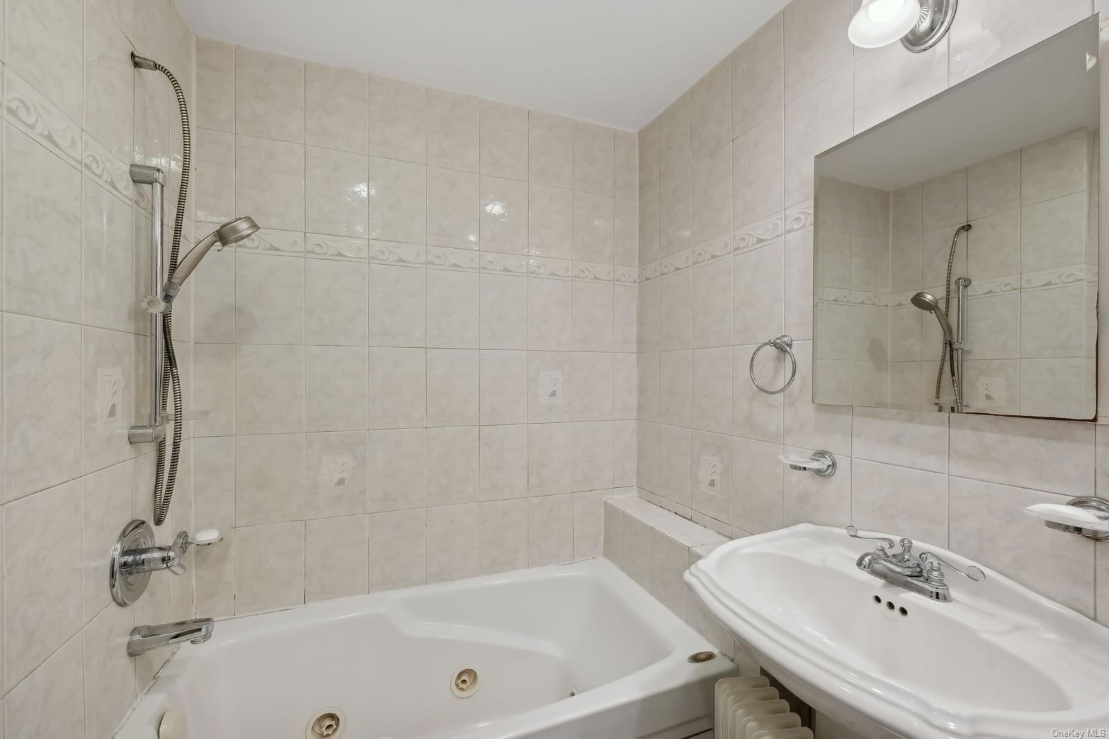 32 Harvard Avenue, Hewlett, NY 11557