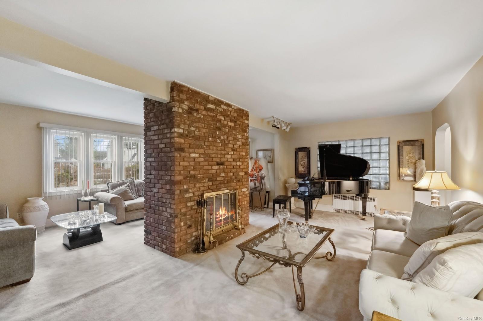 32 Harvard Avenue, Hewlett, NY 11557