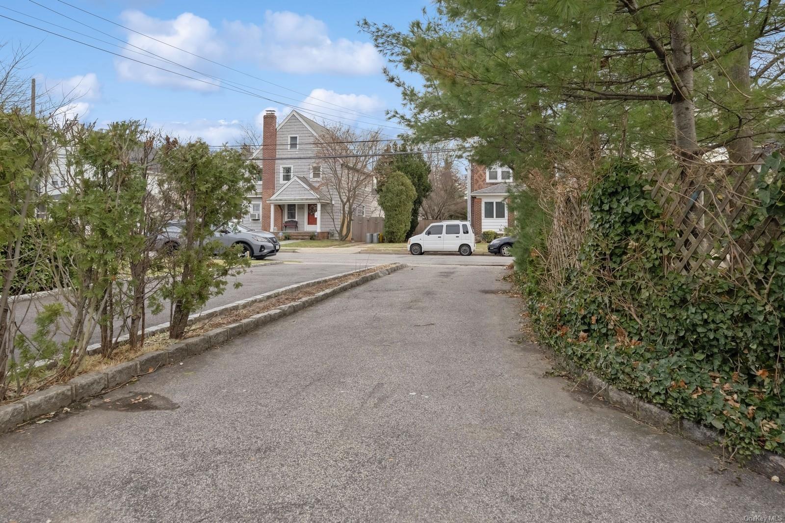 32 Harvard Avenue, Hewlett, NY 11557