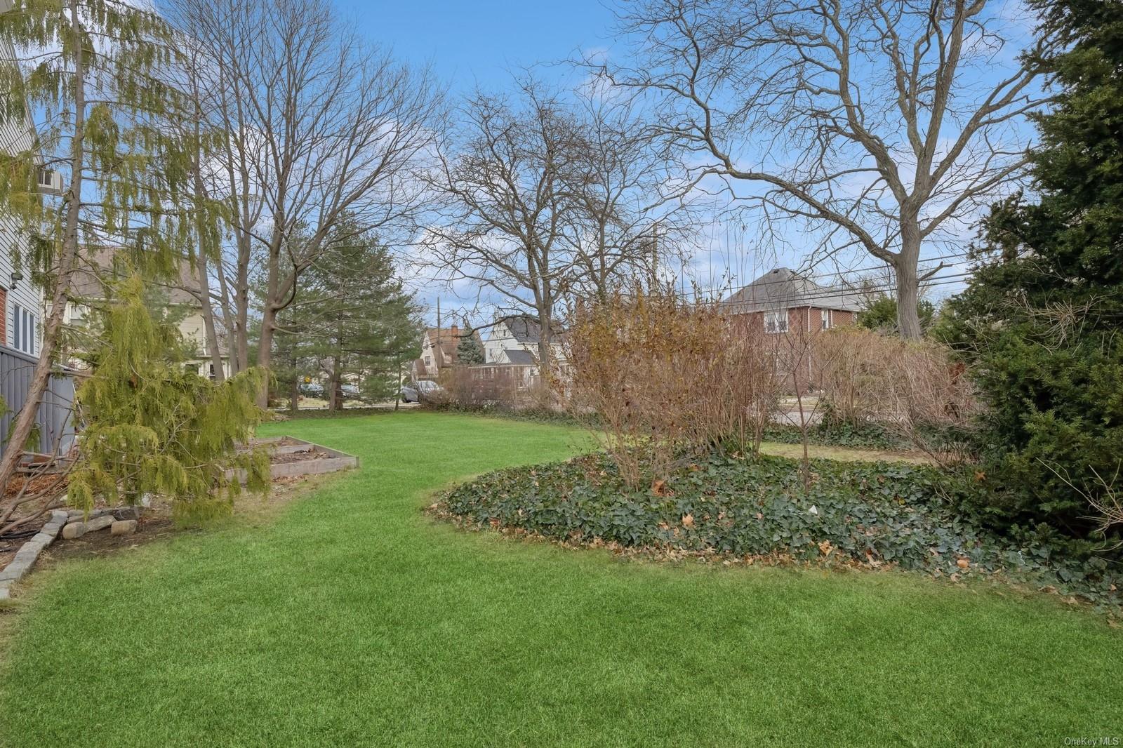 32 Harvard Avenue, Hewlett, NY 11557