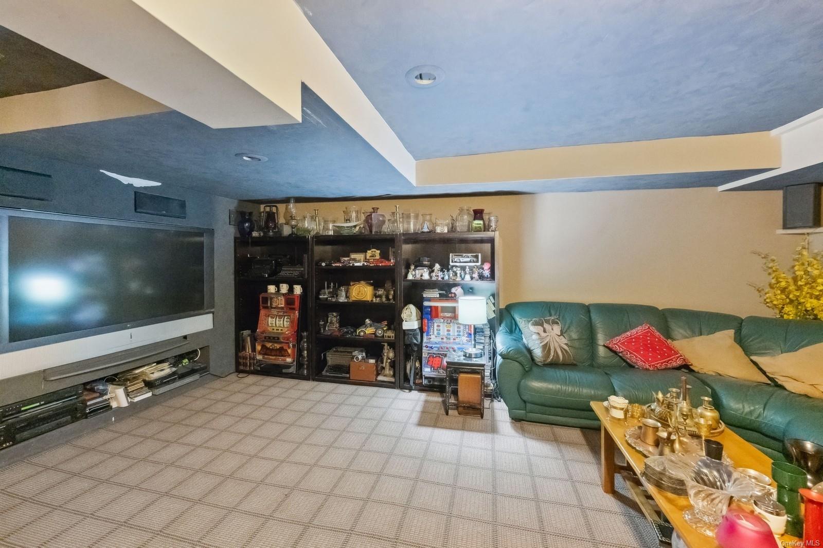 32 Harvard Avenue, Hewlett, NY 11557