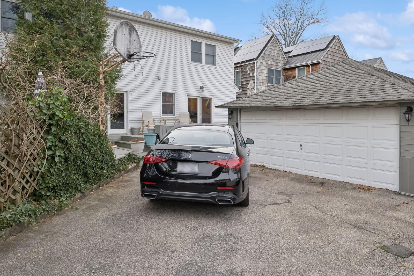 32 Harvard Avenue, Hewlett, NY 11557