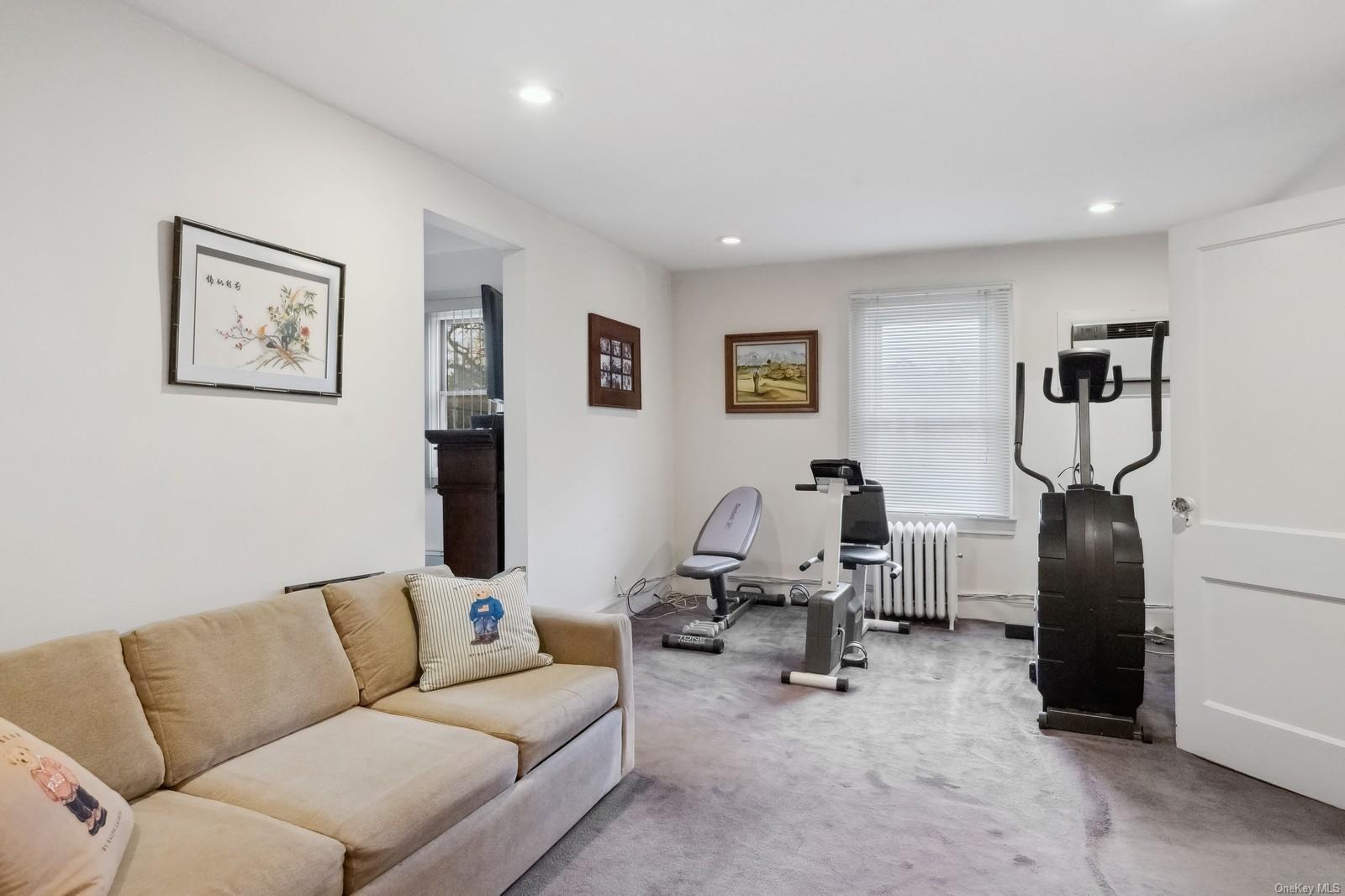 32 Harvard Avenue, Hewlett, NY 11557