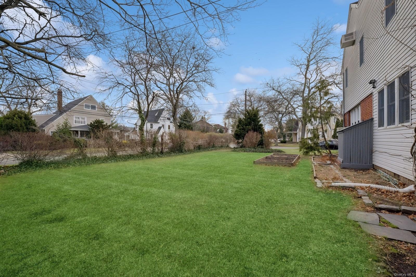 32 Harvard Avenue, Hewlett, NY 11557