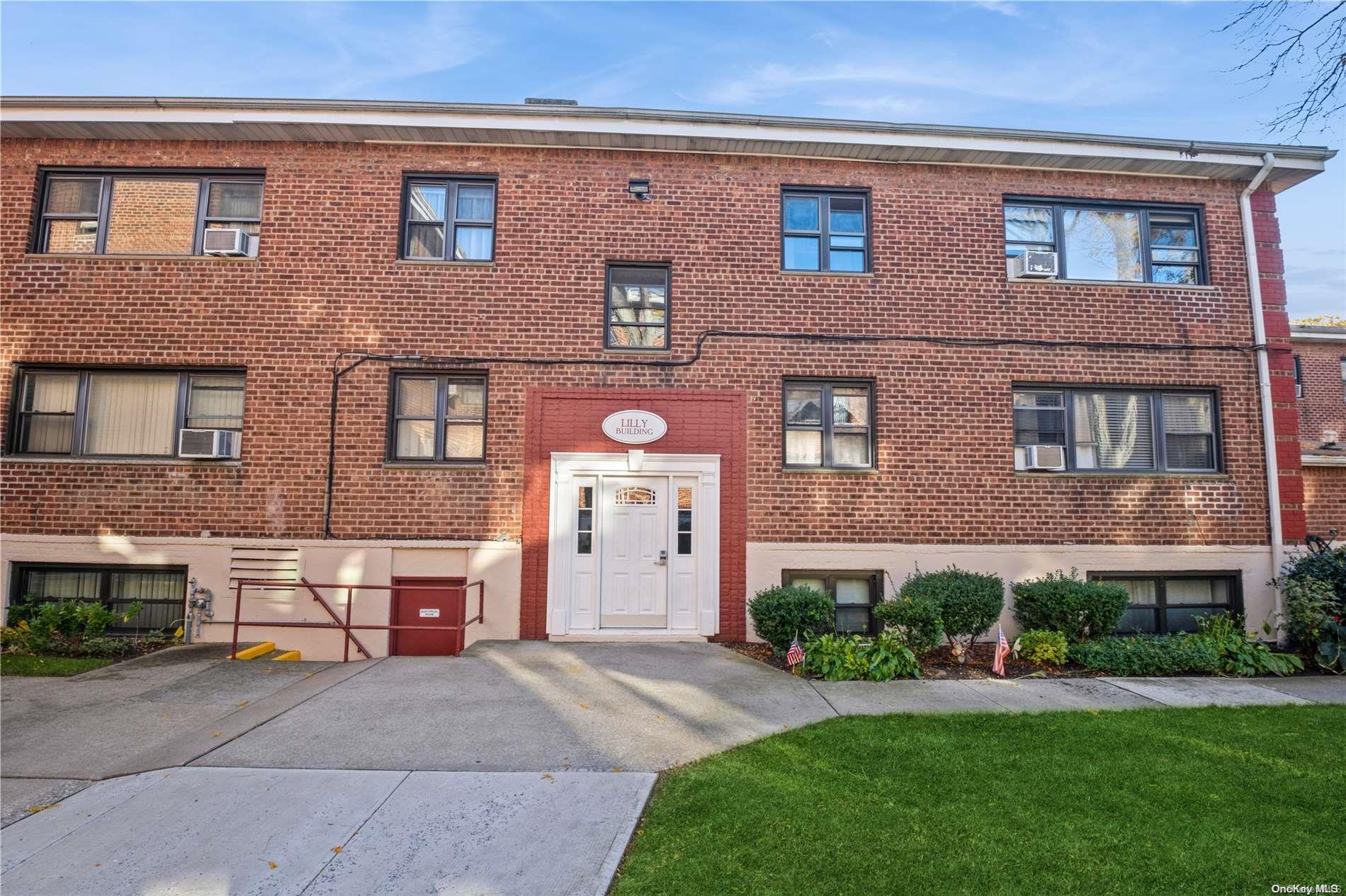 91 Tulip Avenue # LB4, Floral Park, NY 11001