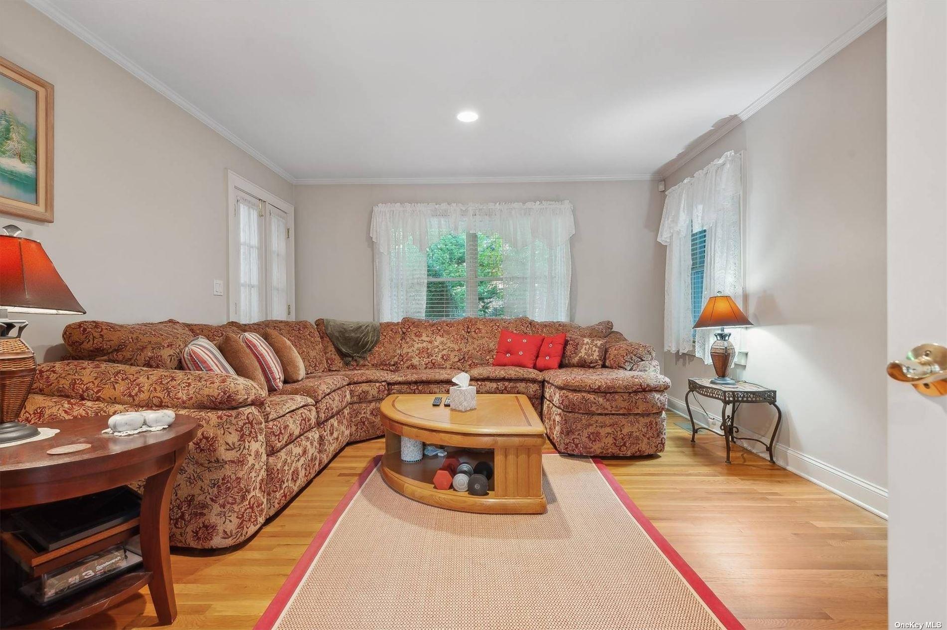 67 Straight Path, Southampton, NY 11968