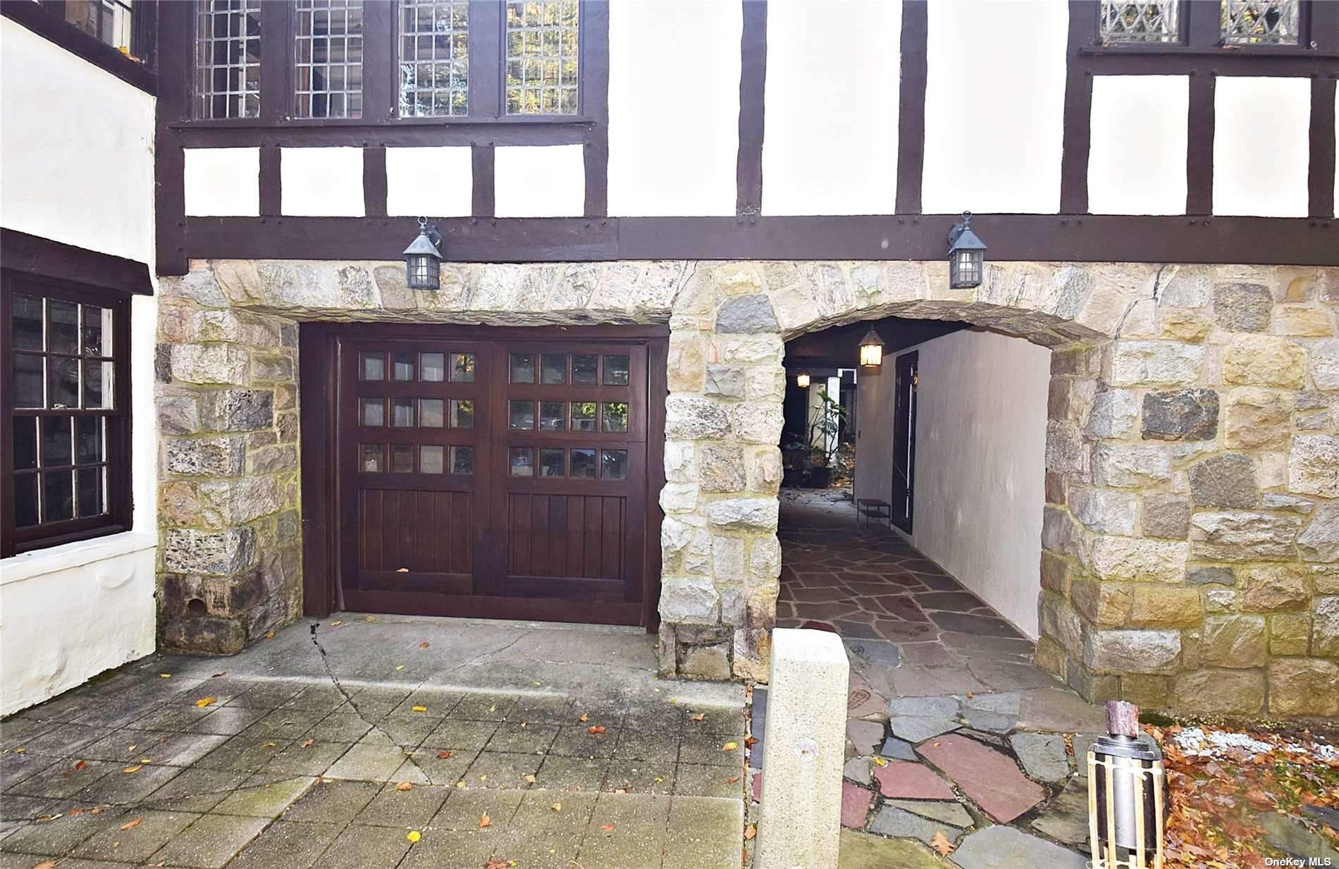 539 Manhasset Woods Road, Manhasset, NY 11030