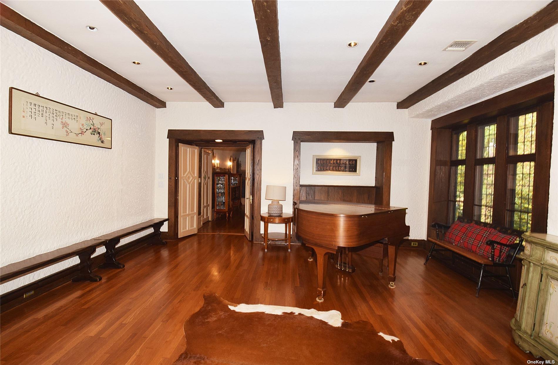 539 Manhasset Woods Road, Manhasset, NY 11030