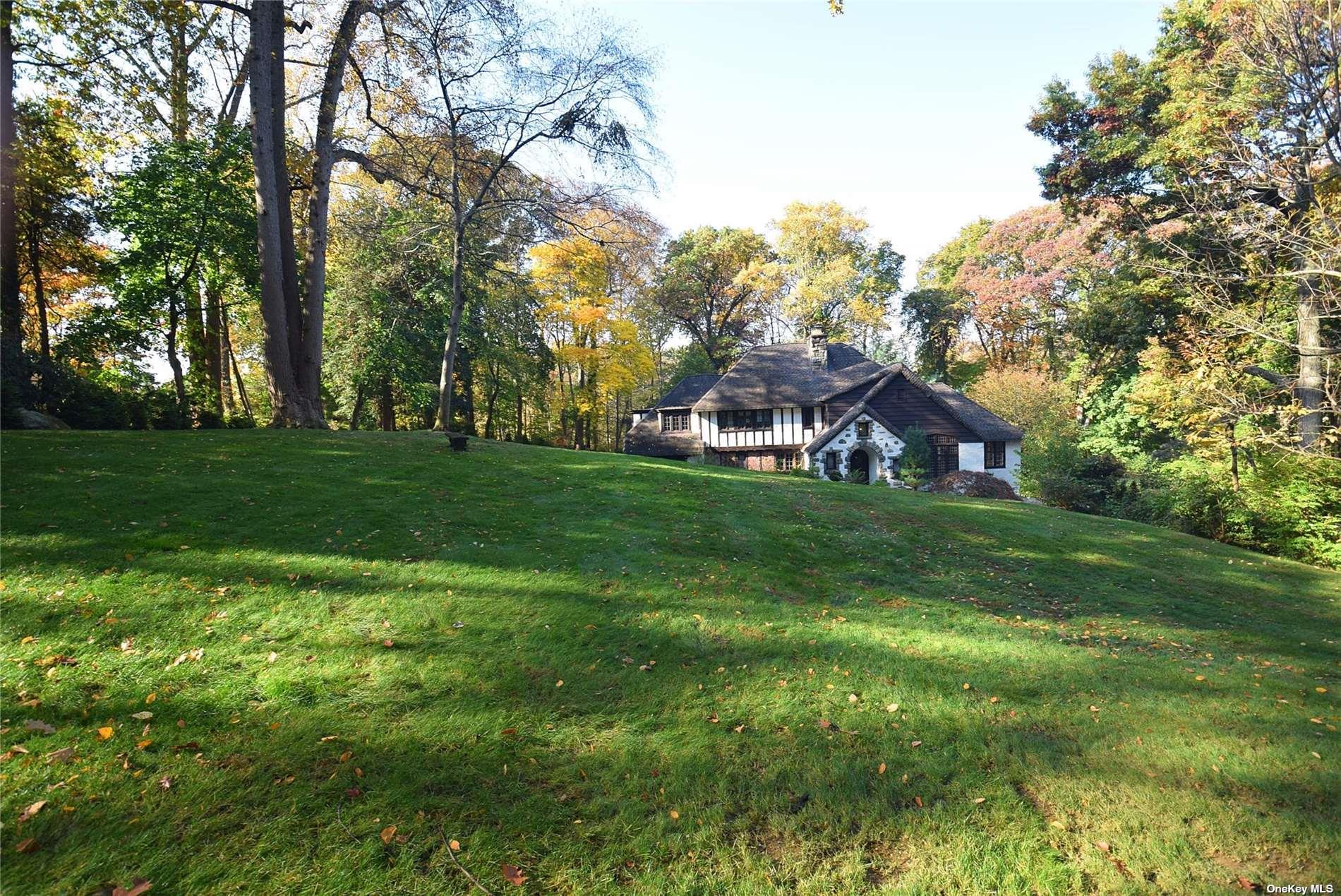 539 Manhasset Woods Road, Manhasset, NY 11030