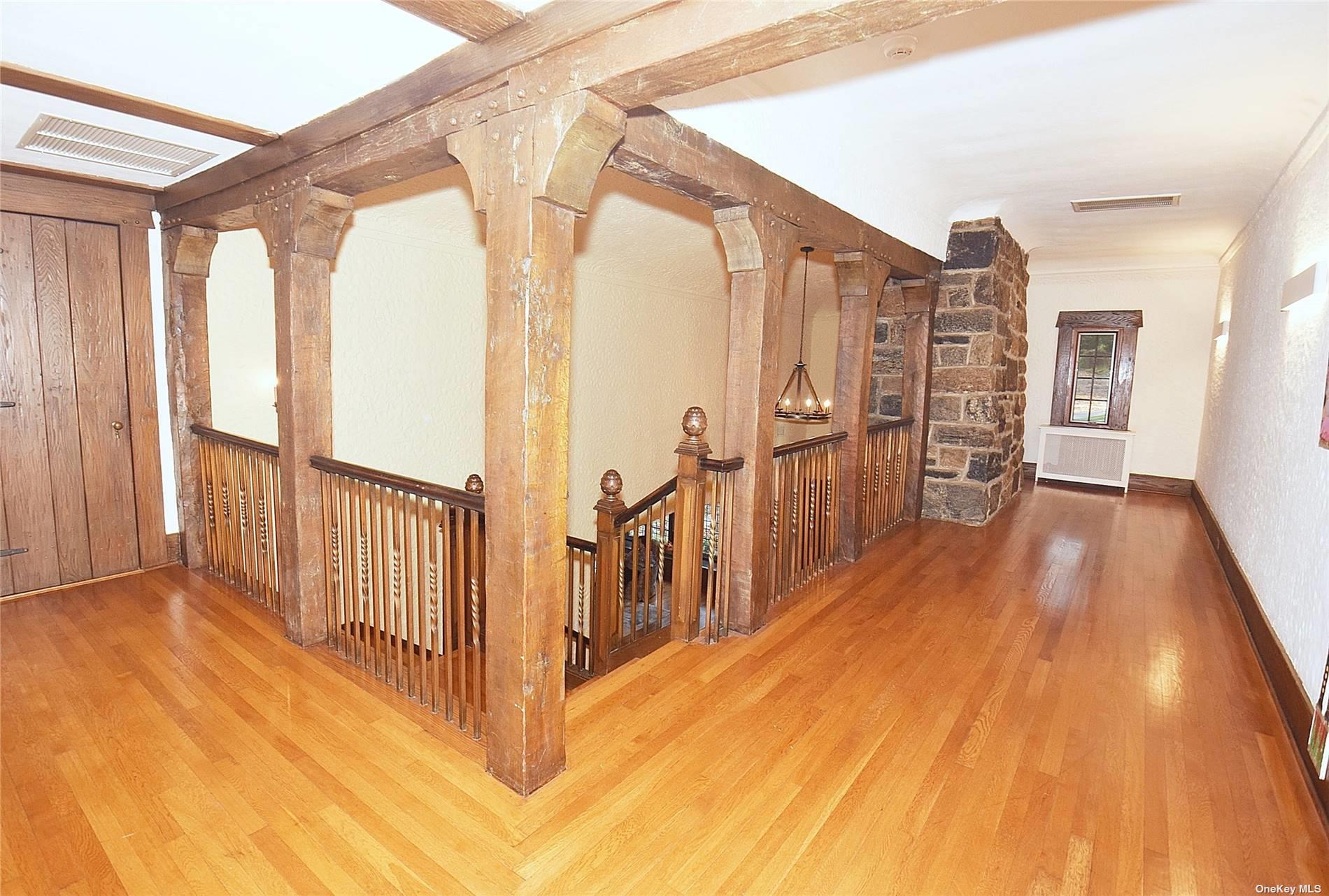 539 Manhasset Woods Road, Manhasset, NY 11030