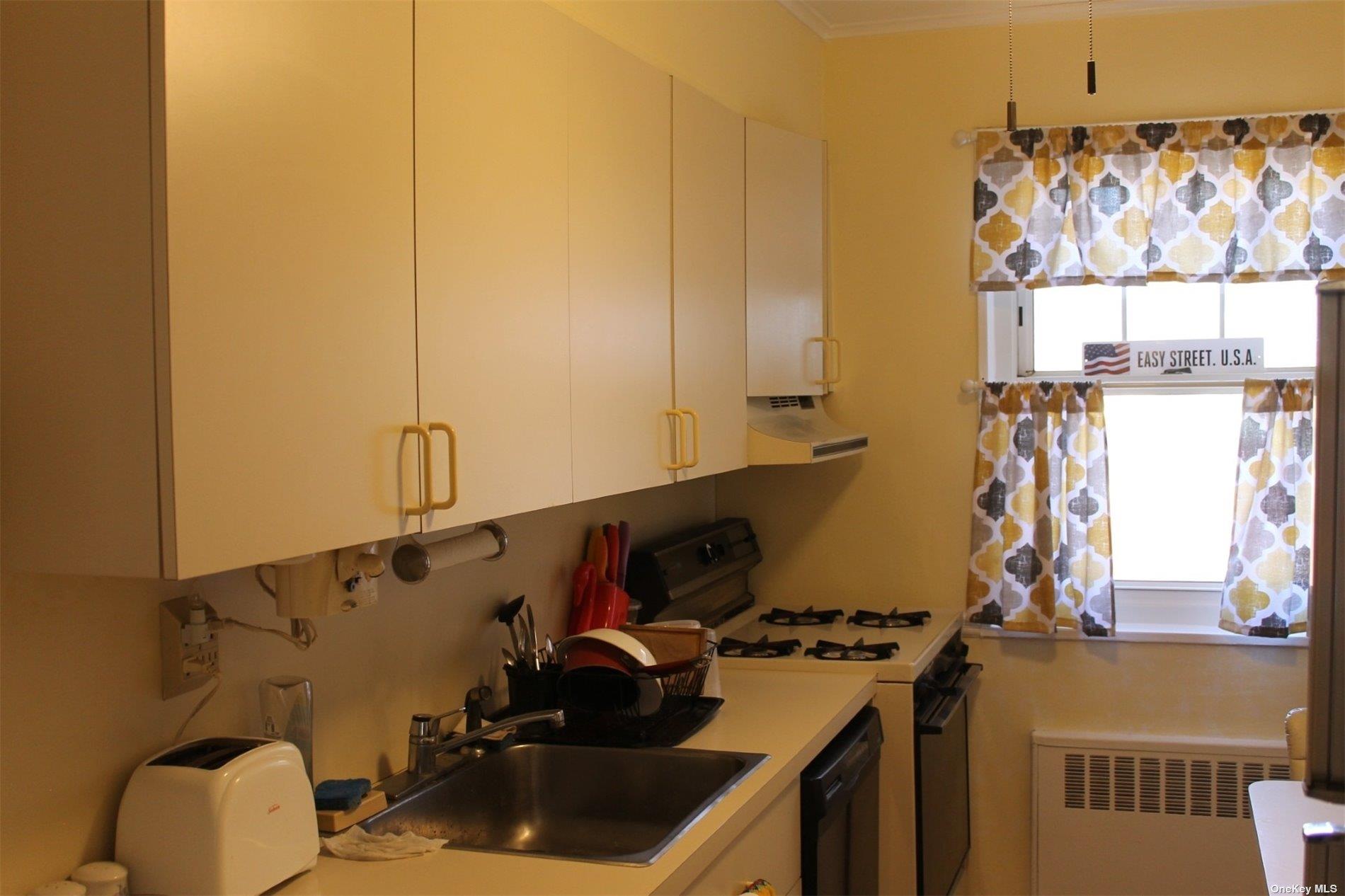 252-51 63rd Ave # 5A, Little Neck, NY 11362