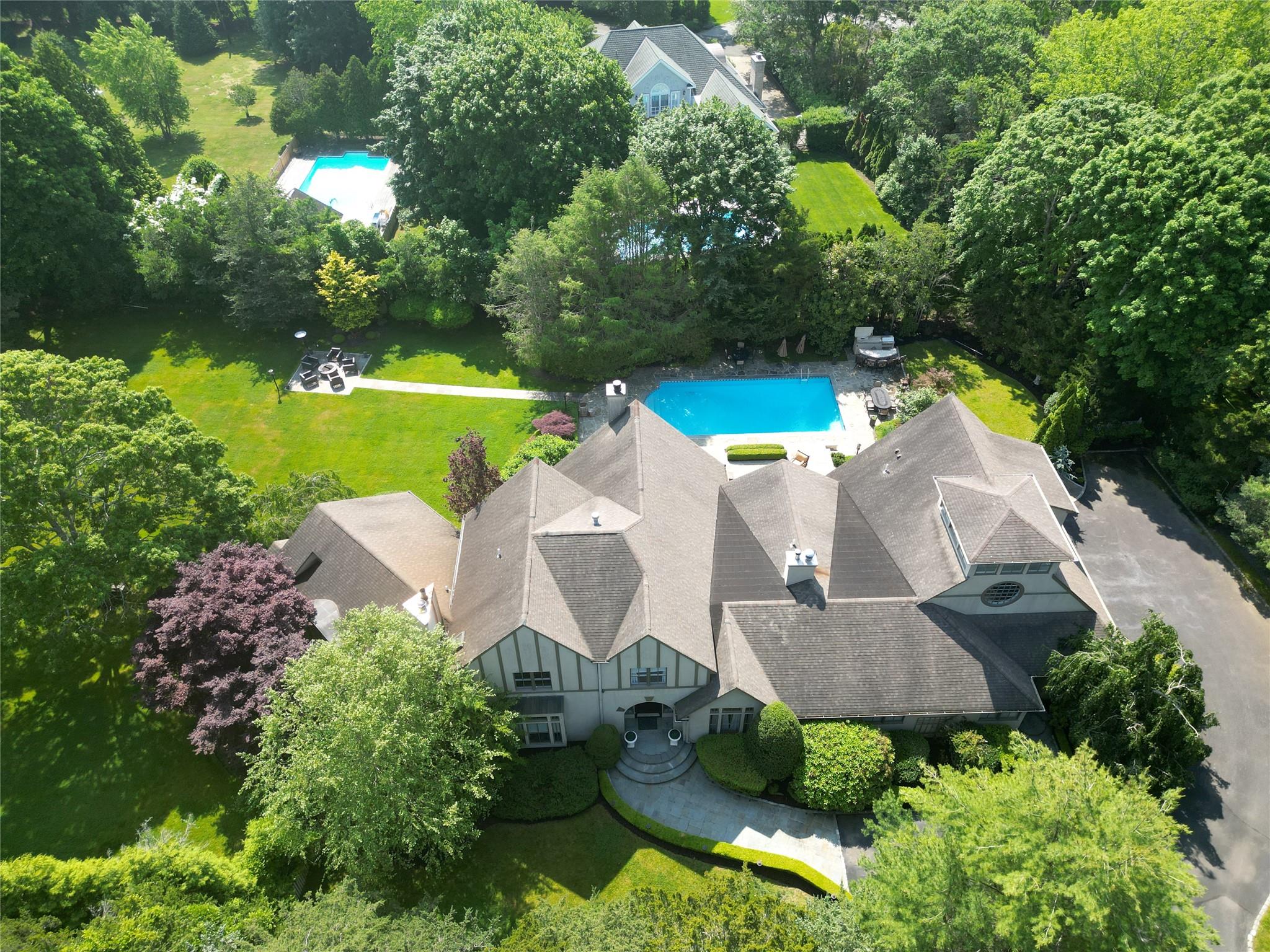 10 Cedar Lane, Remsenburg, NY 11960