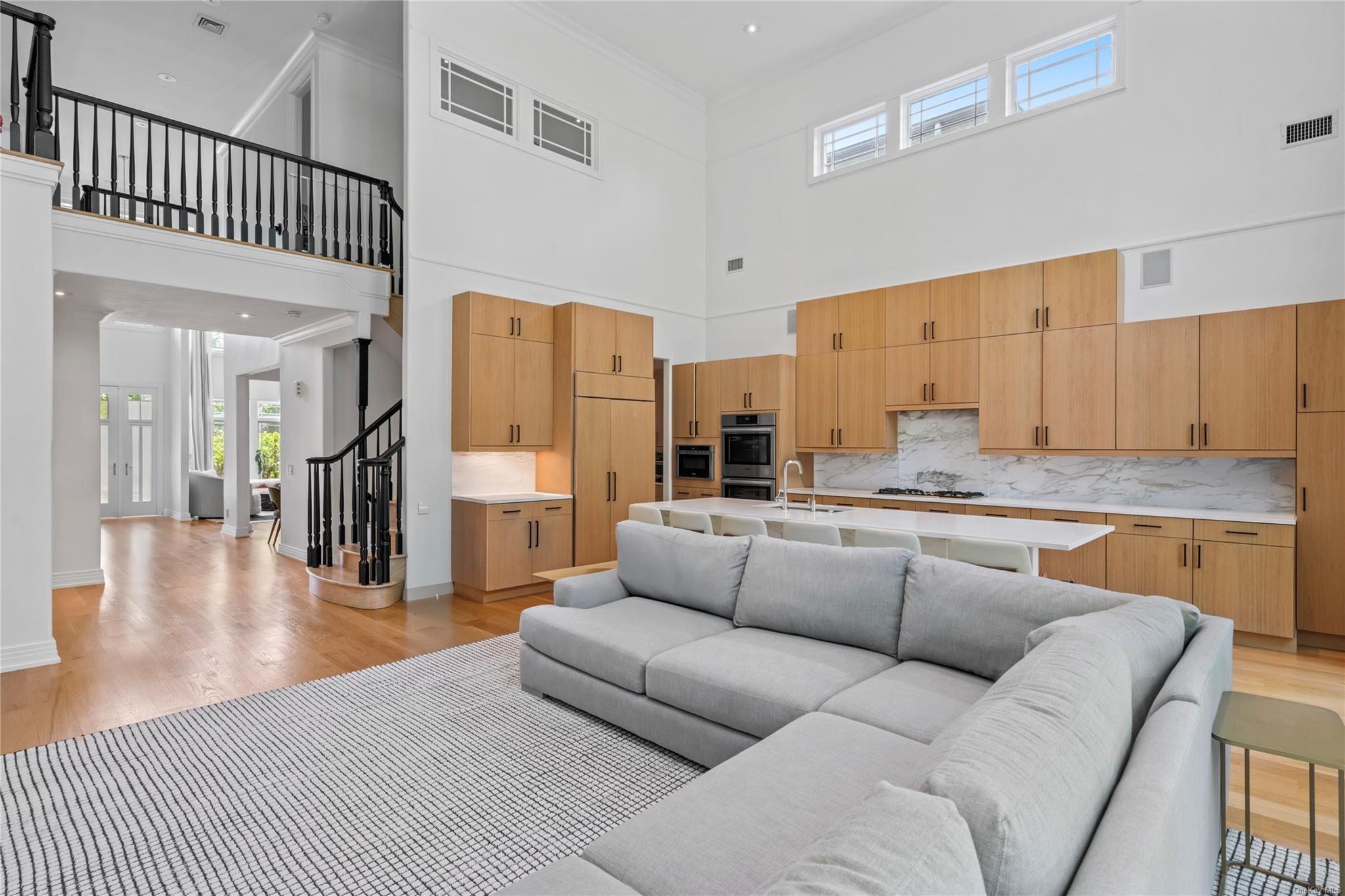 8 Holiday Pond Road, Jericho, NY 11753